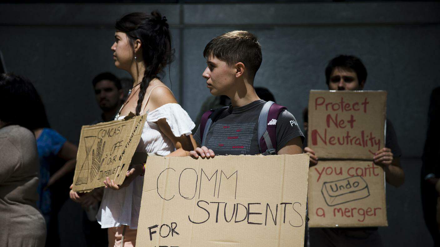 Una manifestazione studentesca per la net neutrality, tenutasi a Philadelphia in settembre