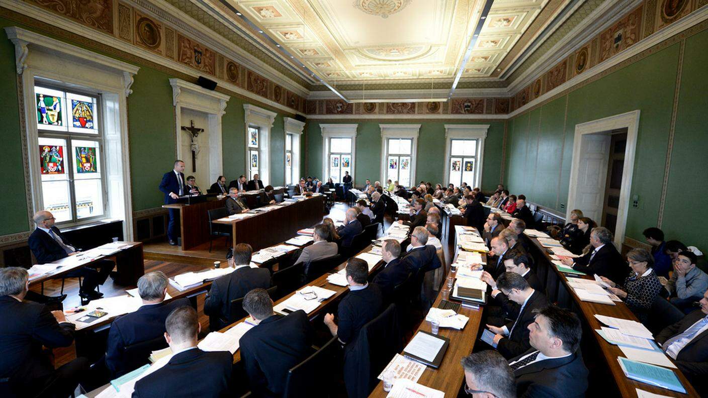 I protagonisti della vicenda siedono nel Legislativo di Zugo