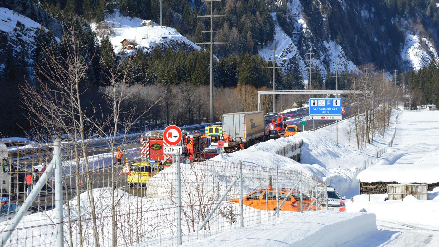 L'autostrada è rimasta chiusa per facilitare soccorsi e indagini