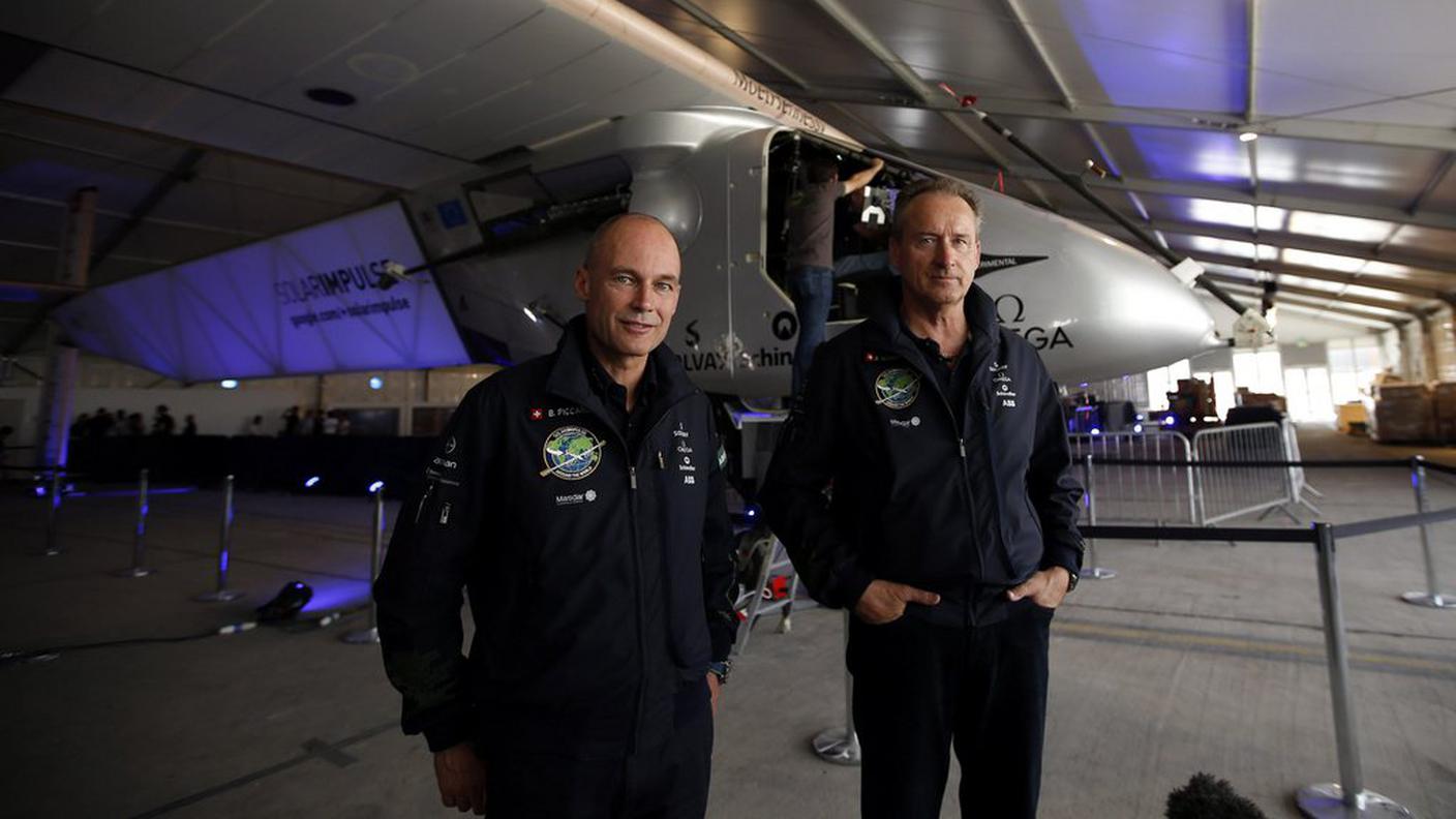 Piccard (a sinistra) e Borschberg, nell'imminenza del volo
