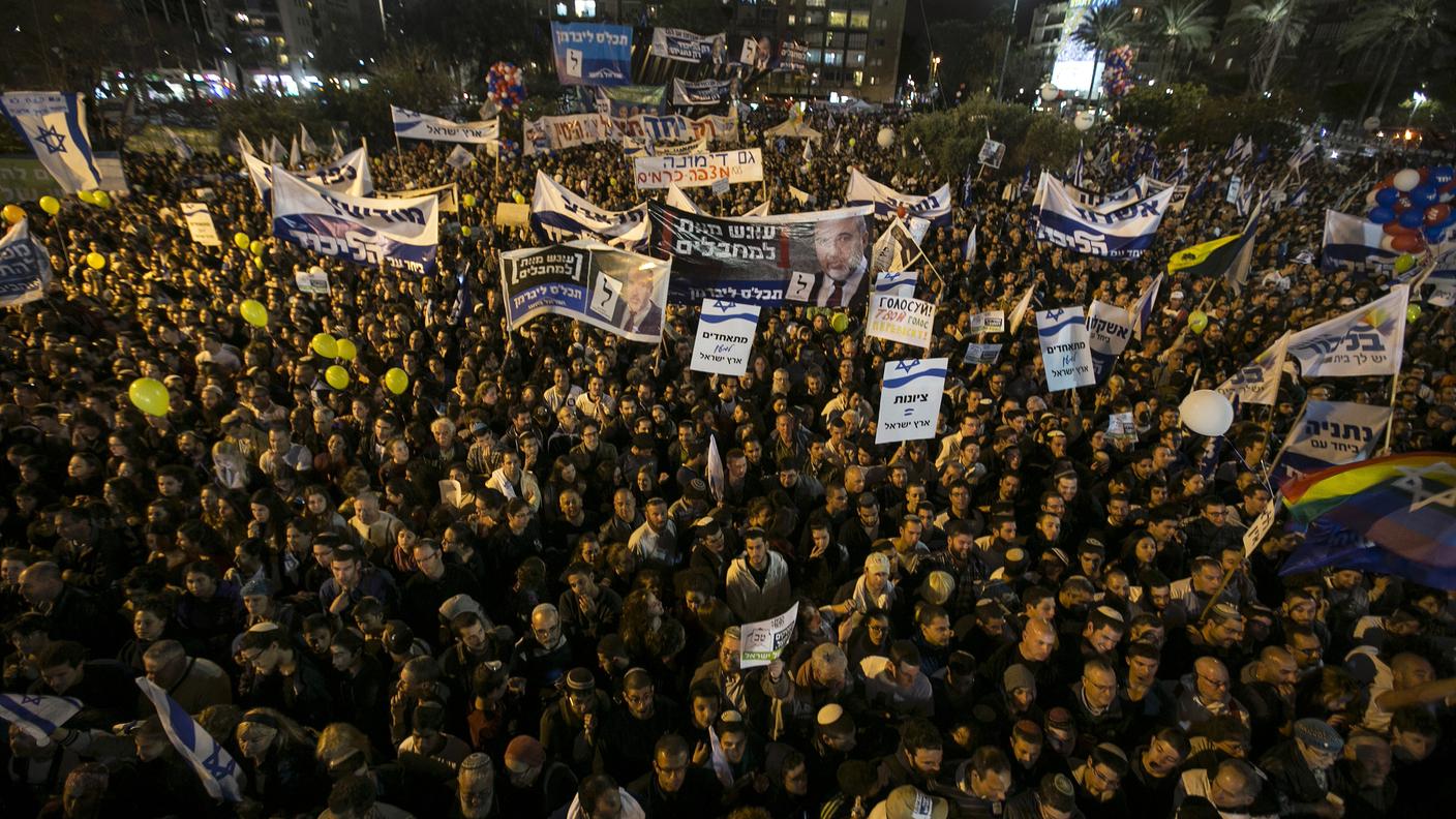 Centomila i presenti secondo gli organizzatori, 30'000 dice la polizia
