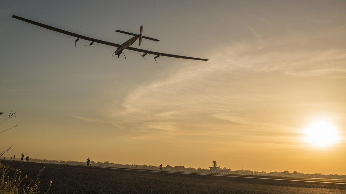 L'aereo ha percorso un migliaio di chilometri in oltre 14 ore di volo