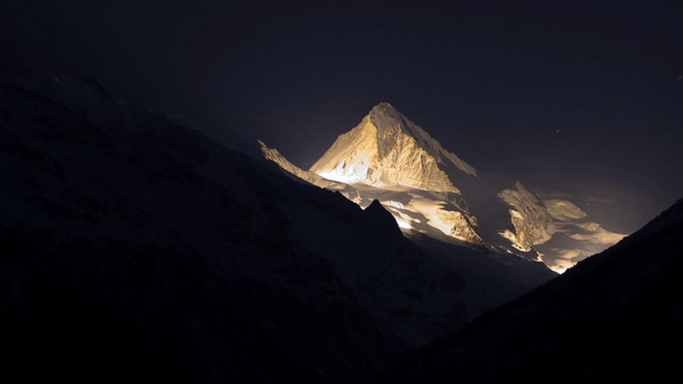 La Dent Blanche si ammirava con una luce inedita dalla Val d'Hérens