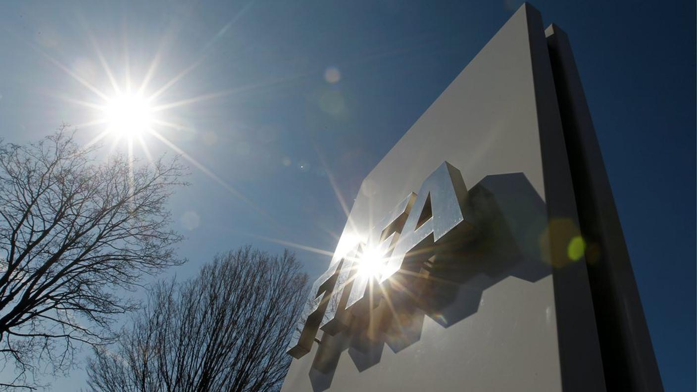 L'insegna della FIFA all'esterno della sede dell'organizzazione a Zurigo