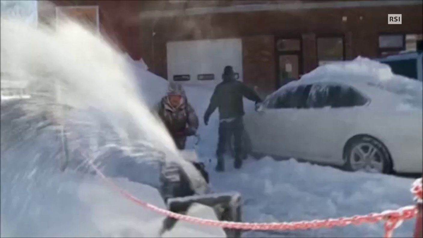 Frese per spalare la neve in funzione