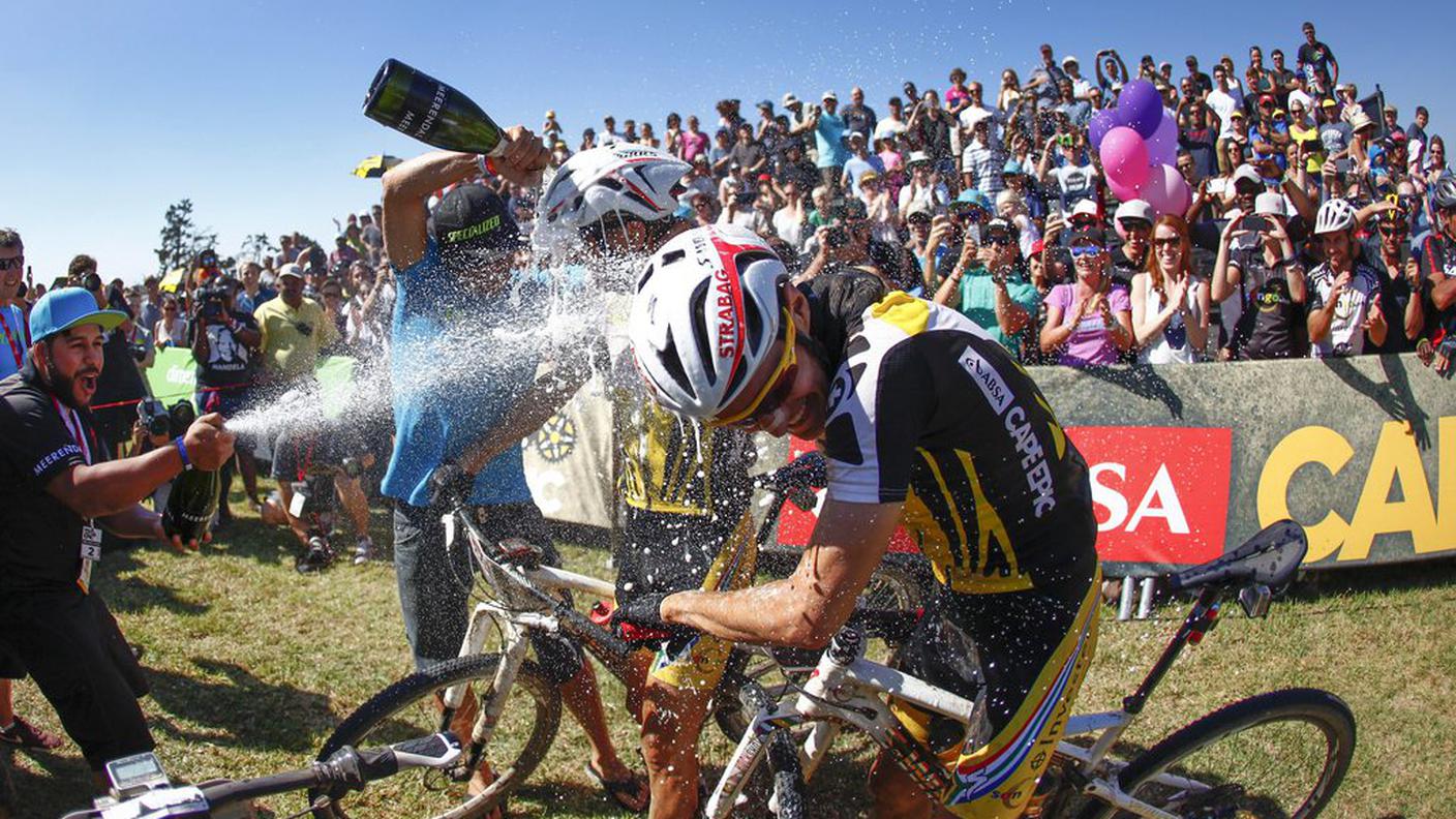 Pioggia di champagne per l'addio