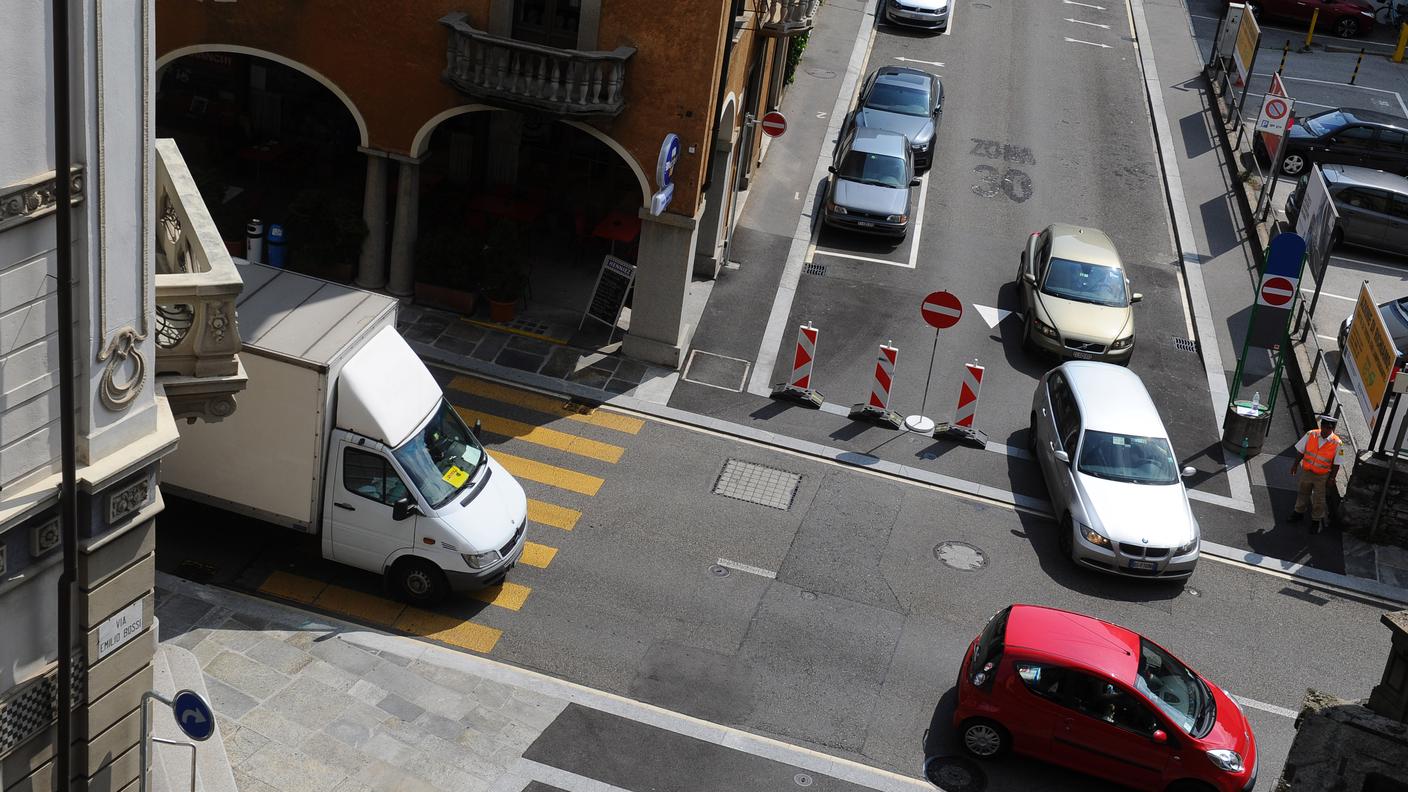 Lugano, il difficile inserimento da via Canonica su corso Elvezia