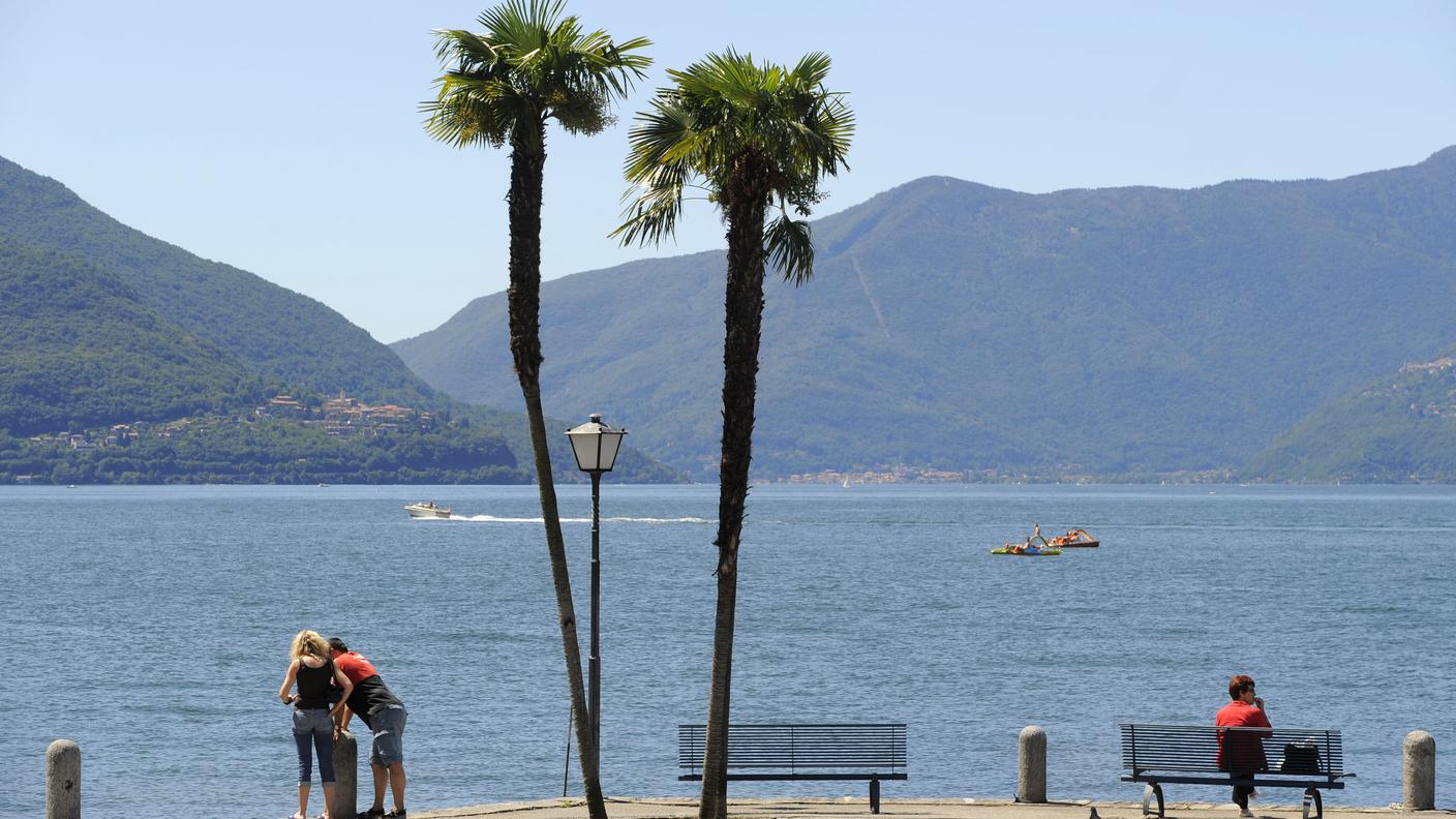 Turisti sul lungolago di Ascona
