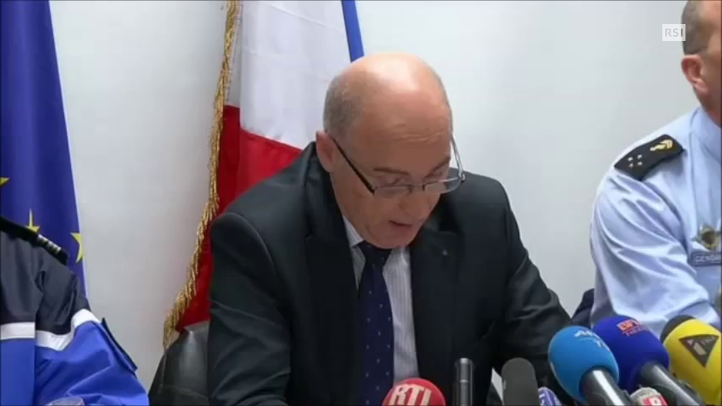 La conferenza stampa delle autorità francesi