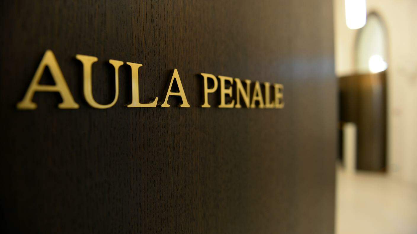 L'ingresso dell'aula penale di un tribunale in Ticino