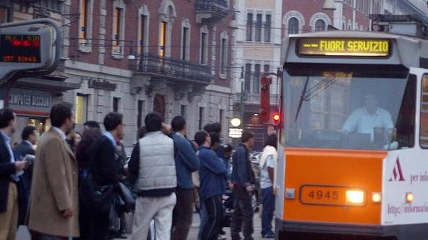 Fermi i mezzi pubblici dalle 18.00 a Milano e a Torino