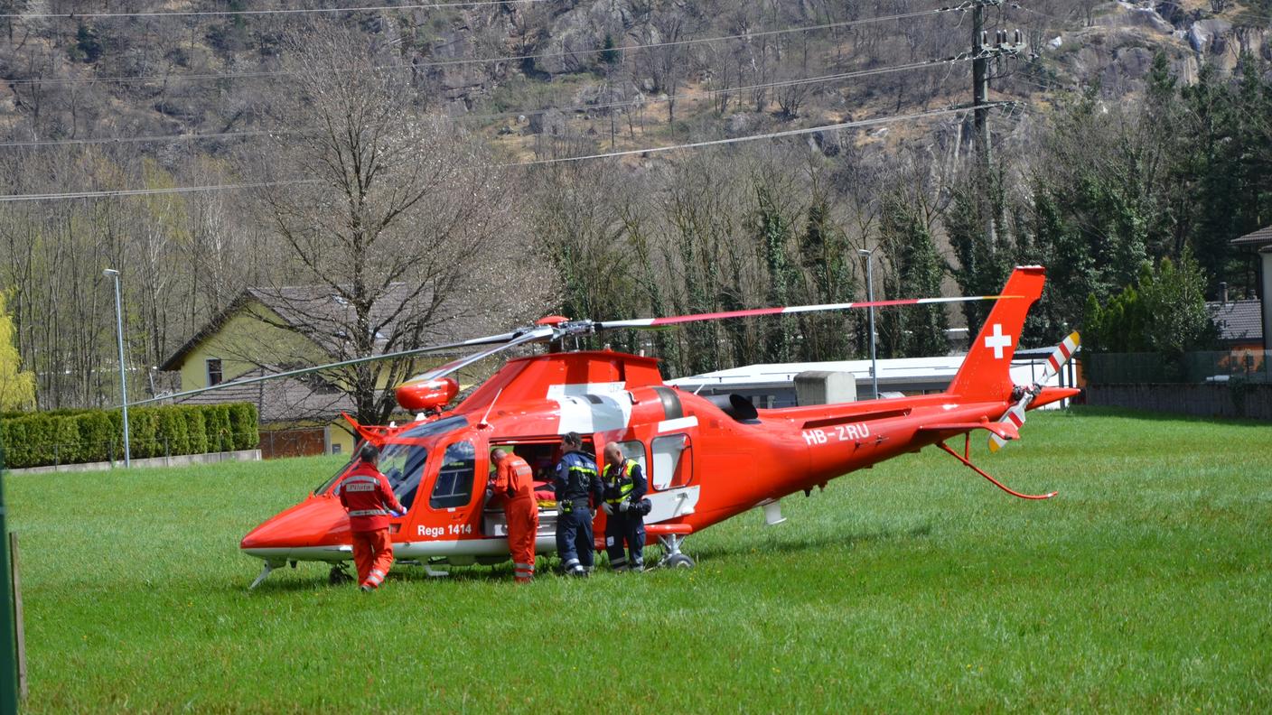 Il ferito è stato elitrasportato all'ospedale Civico di Lugano