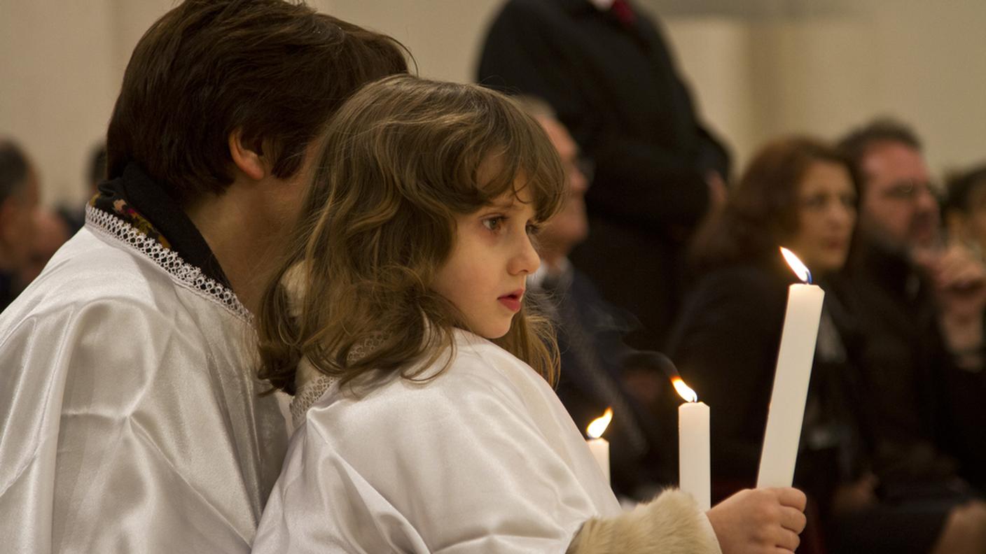 La celebrazione religiosa della veglia nella cattedrale di Pristina, in Kosovo