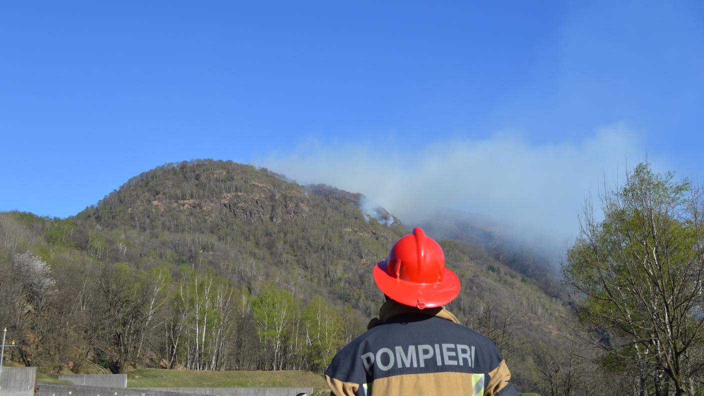 Il coordinamento delle operazioni è gestito dal posto comando mobile dei pompieri di Lugano