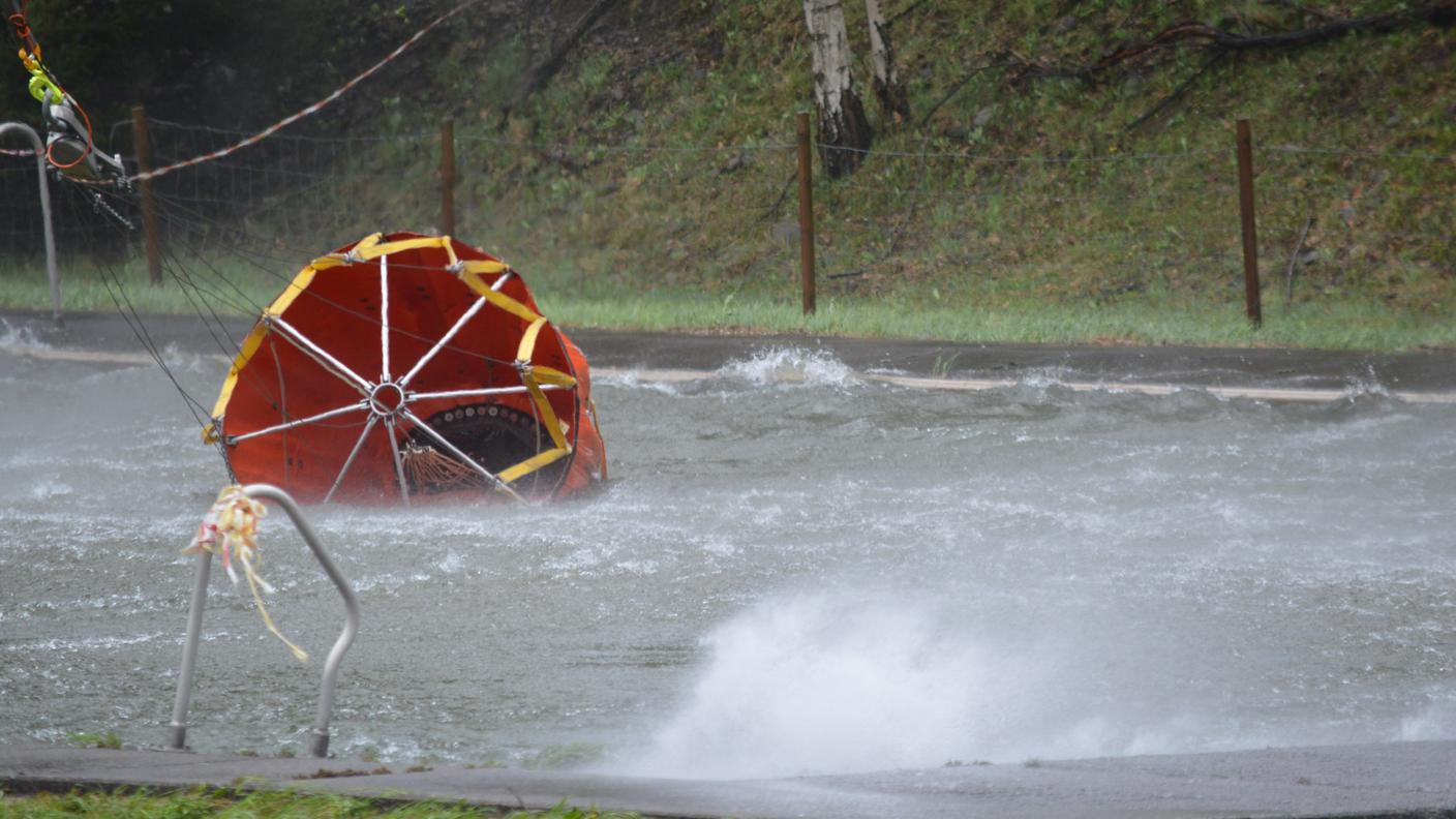 Acqua per spegnere le fiamme