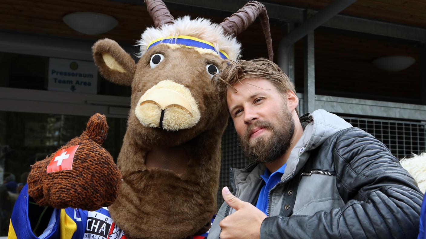 Dick Axelsson con la mascotte