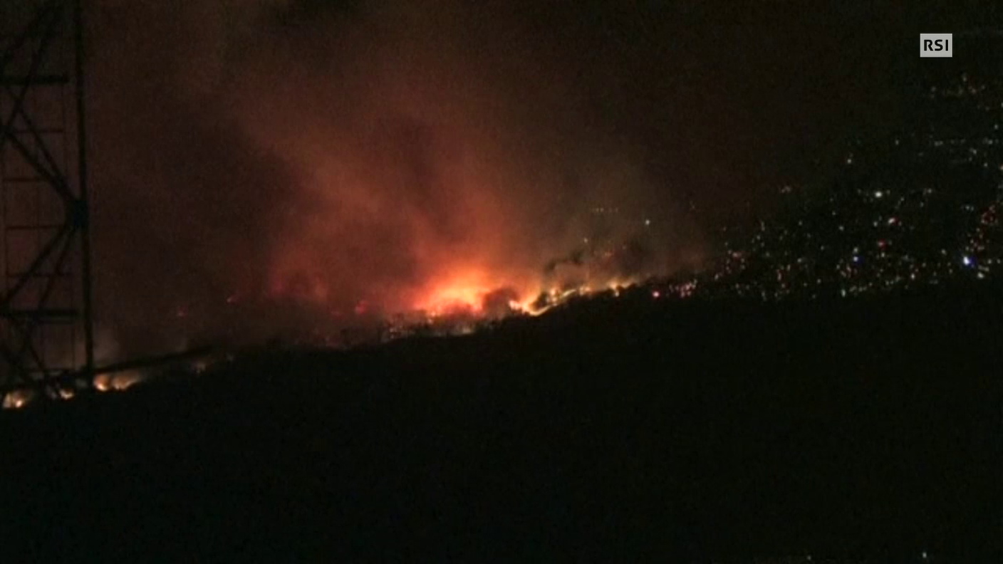 Alcune immagini dell'incendio