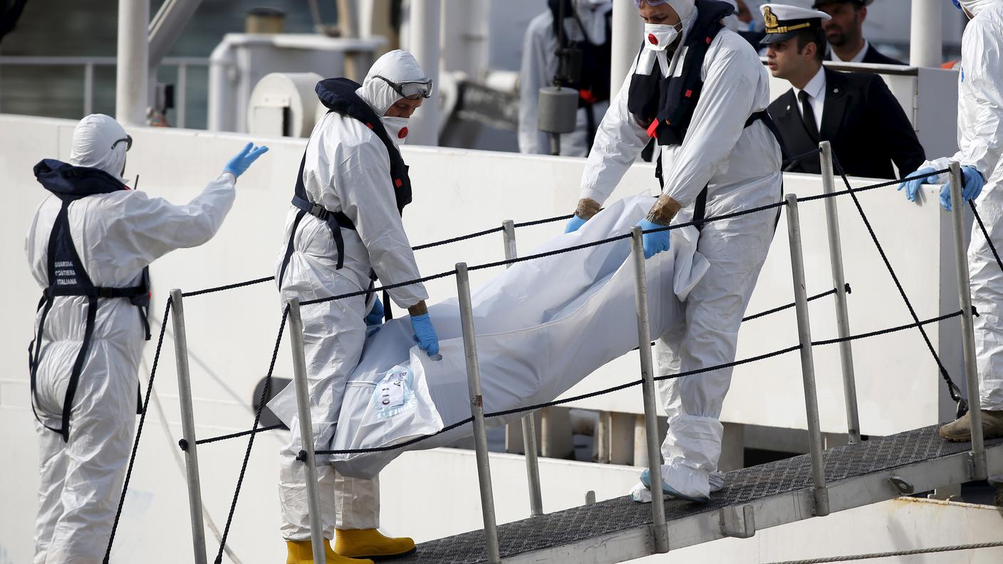 I corpi recuperati dalla marina italiana