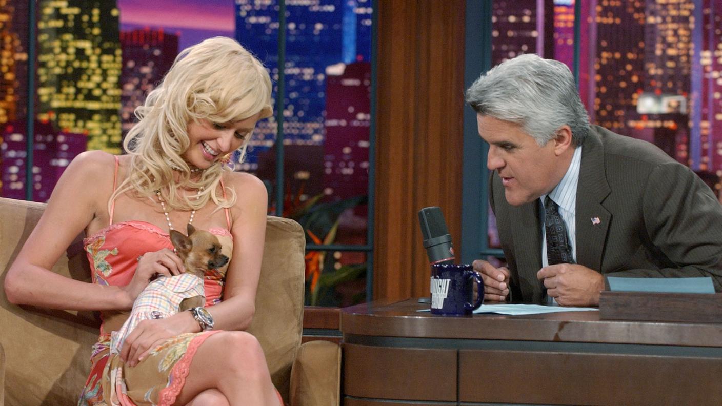 Paris Hilton e Tinkerbell insieme a uno show tv di Jay Leno