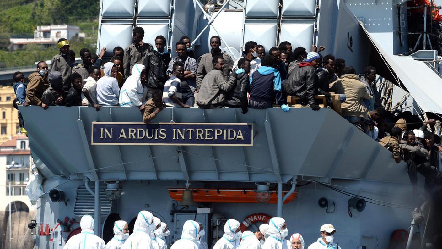 L'arrivo di 500 migranti a Salerno nella giornata di mercoledì