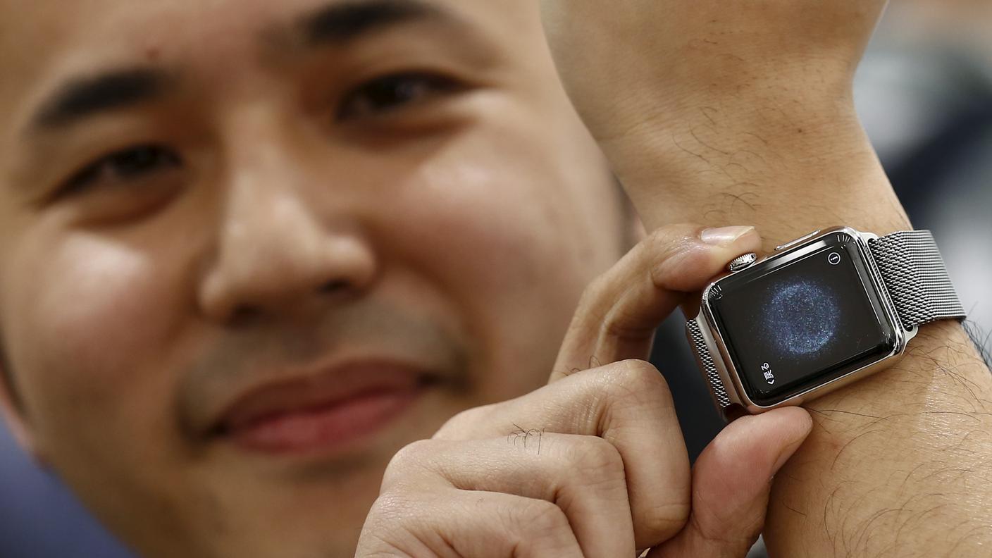 Yuichiro Masui, primo cliente a indossare l'Apple Watch a Tokyo