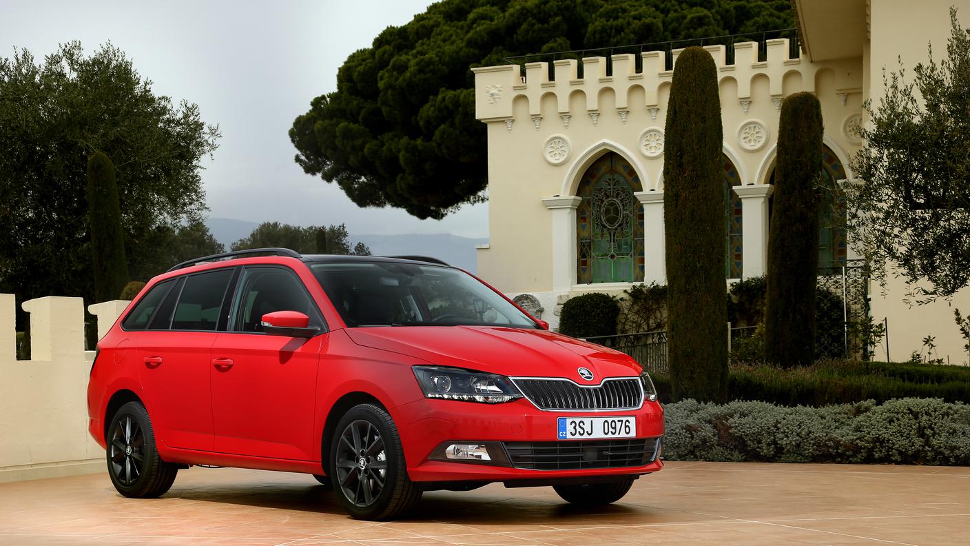 Il frontale e parte della fiancata sono identici alla Fabia berlina
