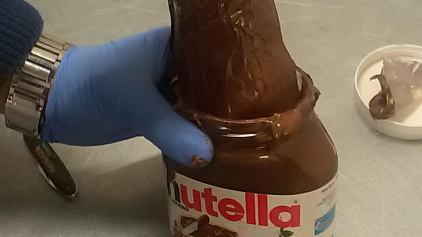 Tra i metodi per celare il denaro c'è pure il vasetto di Nutella