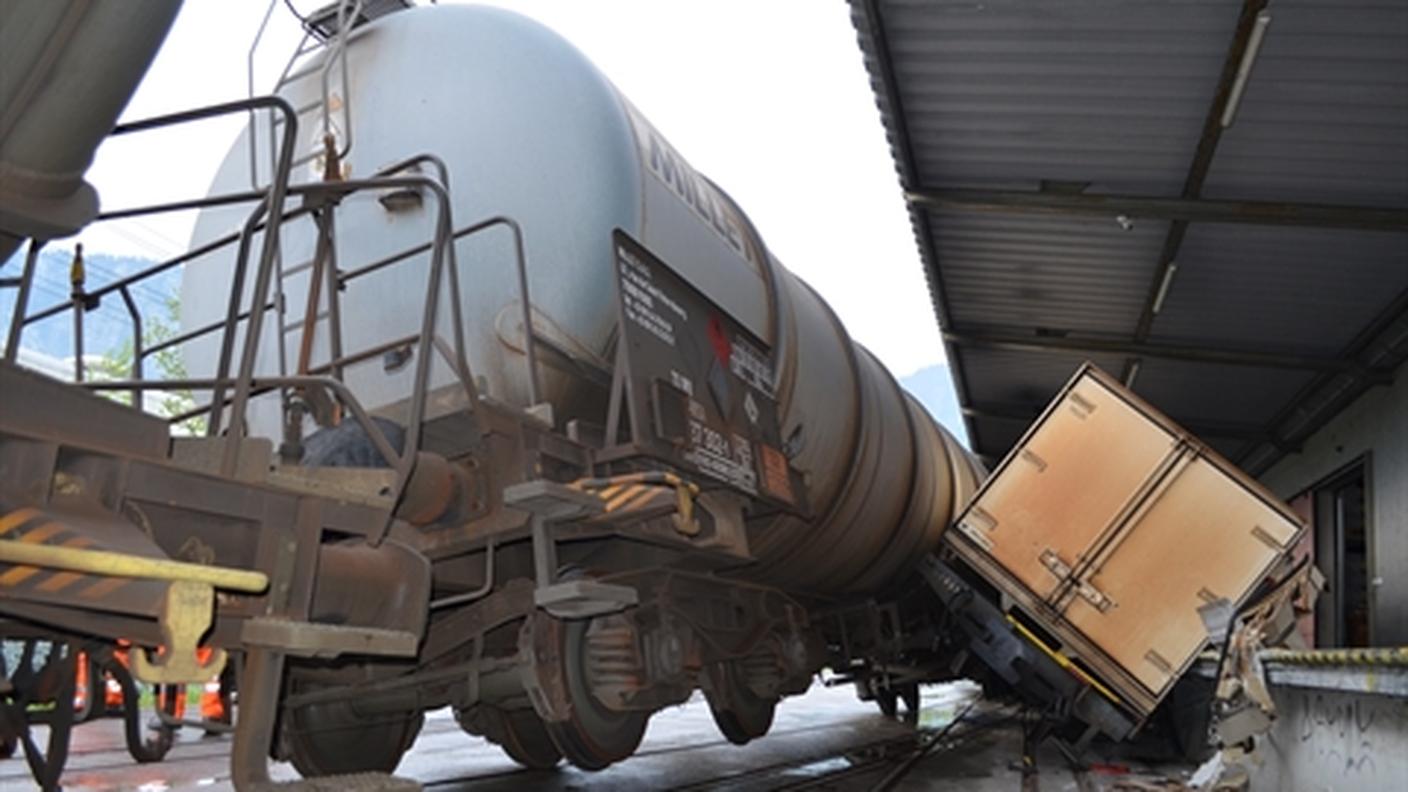 Il vagone cisterna che ha urtato il camion frigo a Landquart
