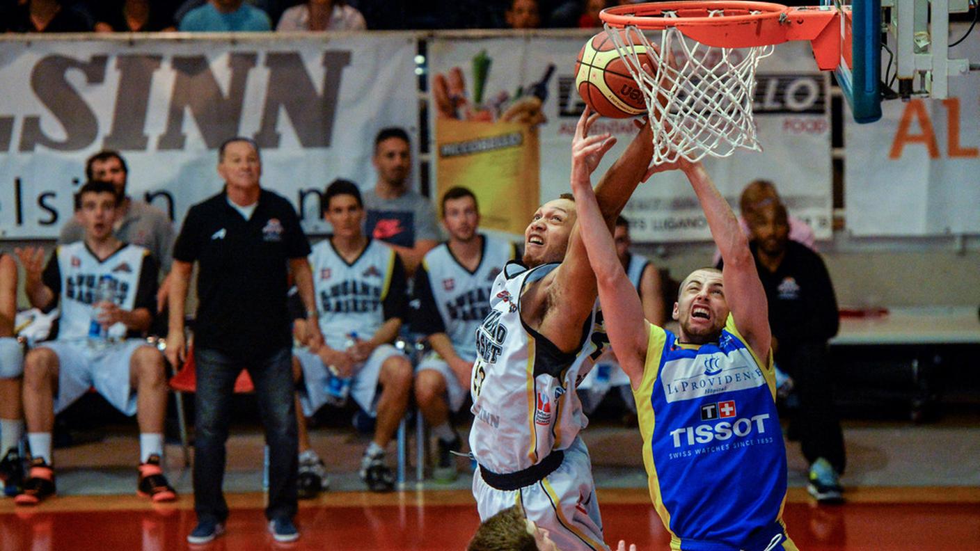 Rendleman lotta per il canestro