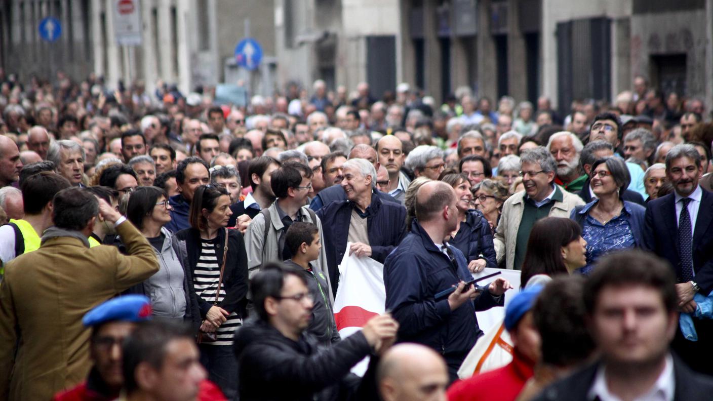 Al centro, il sindaco di Milano