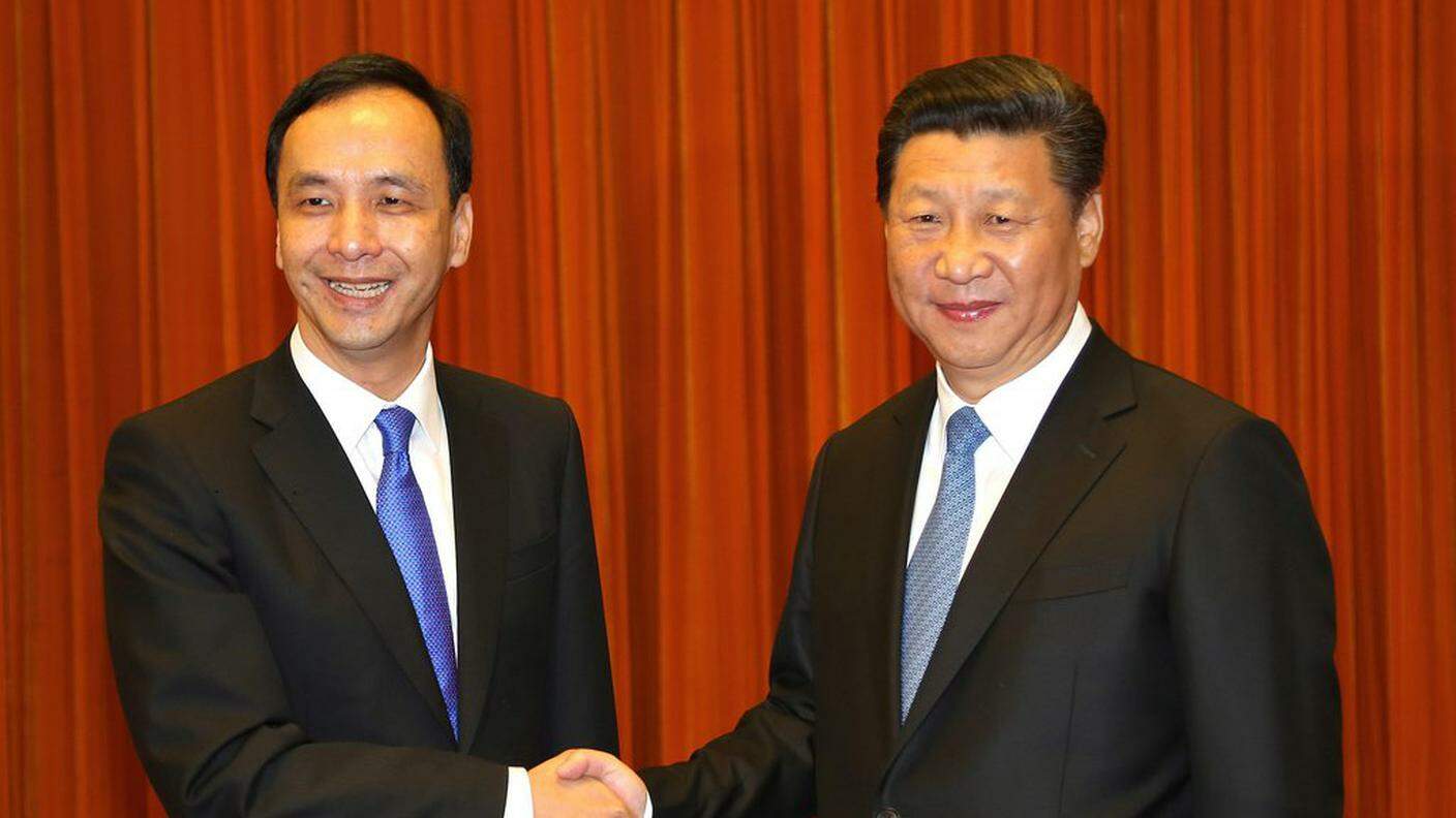 Il presidente cinese Xi Jinping e il presidente del Kuomintang Eric Chu