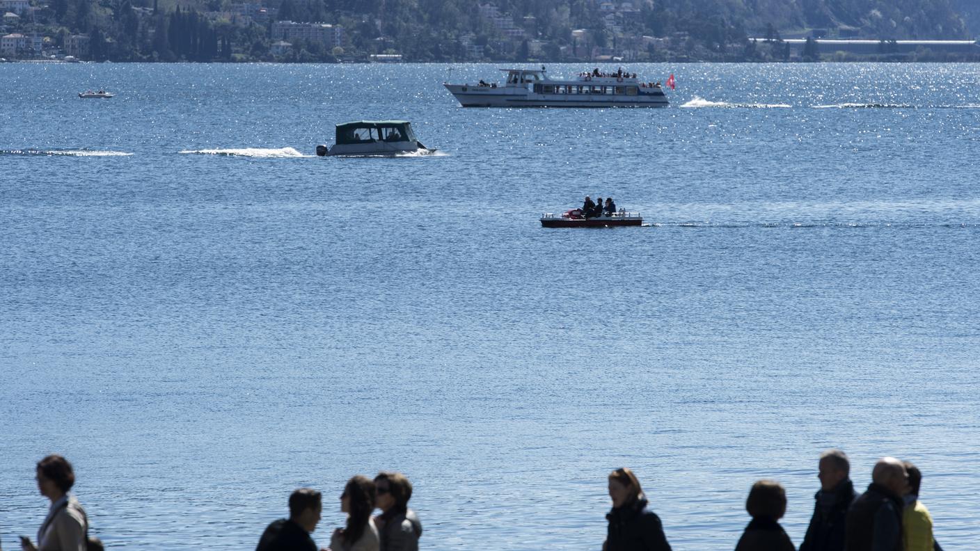 Turisti al sole nel giorno di Pasquetta a Lugano