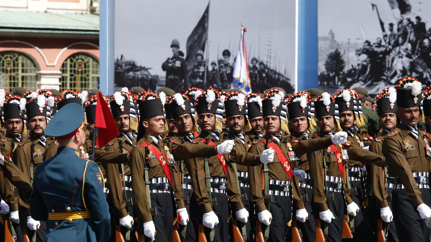 Soldati indiani partecipano alla parata del Giorno della Vittoria a Mosca