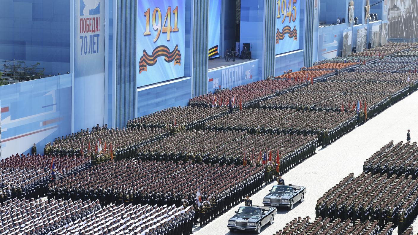 L'impressionante colpo d'occhio della parata militare sulla piazza Rossa