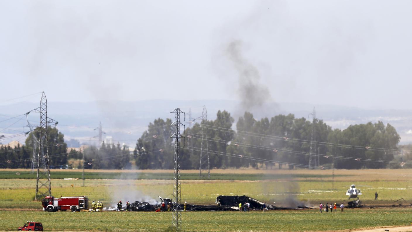 I resti dell'Airbus militare precipitato in Spagna
