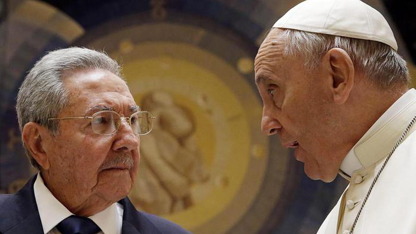 Raul Castro e Papa Francesco 