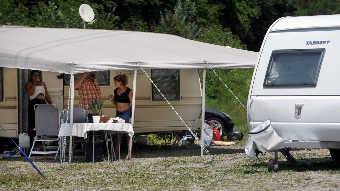 Una carovana di nomadi fa tappa in Ticino