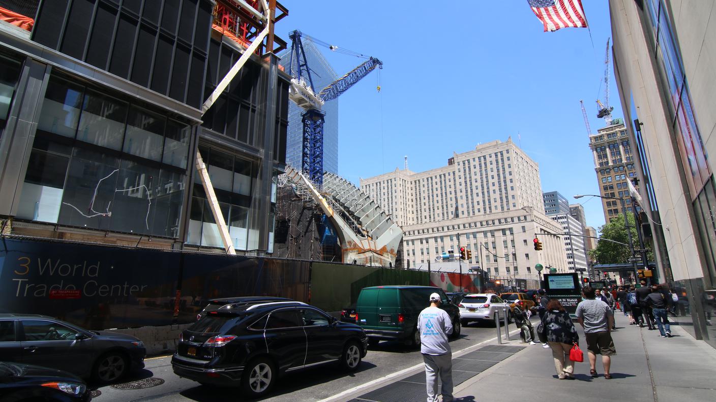 Una volta entrato in funzione il nuovo snodo dei trasporti pubblici progettato da Santiago Calatrava (la conclusione dei lavori è prevista per fine 2015), potrà cominciare anche la costruzione Performing Arts Center che sorgerà dove attualmente si trova la stazione temporanea del sistema metropolitano che il distretto di Manhattan e il New Jersey