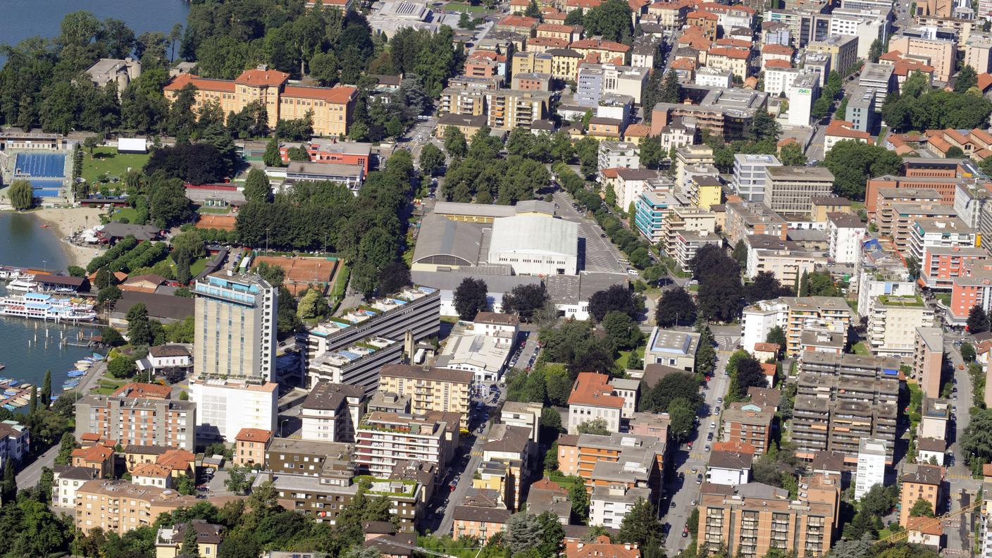 L'area di Campo Marzio al centro di questa veduta panoramica di Lugano