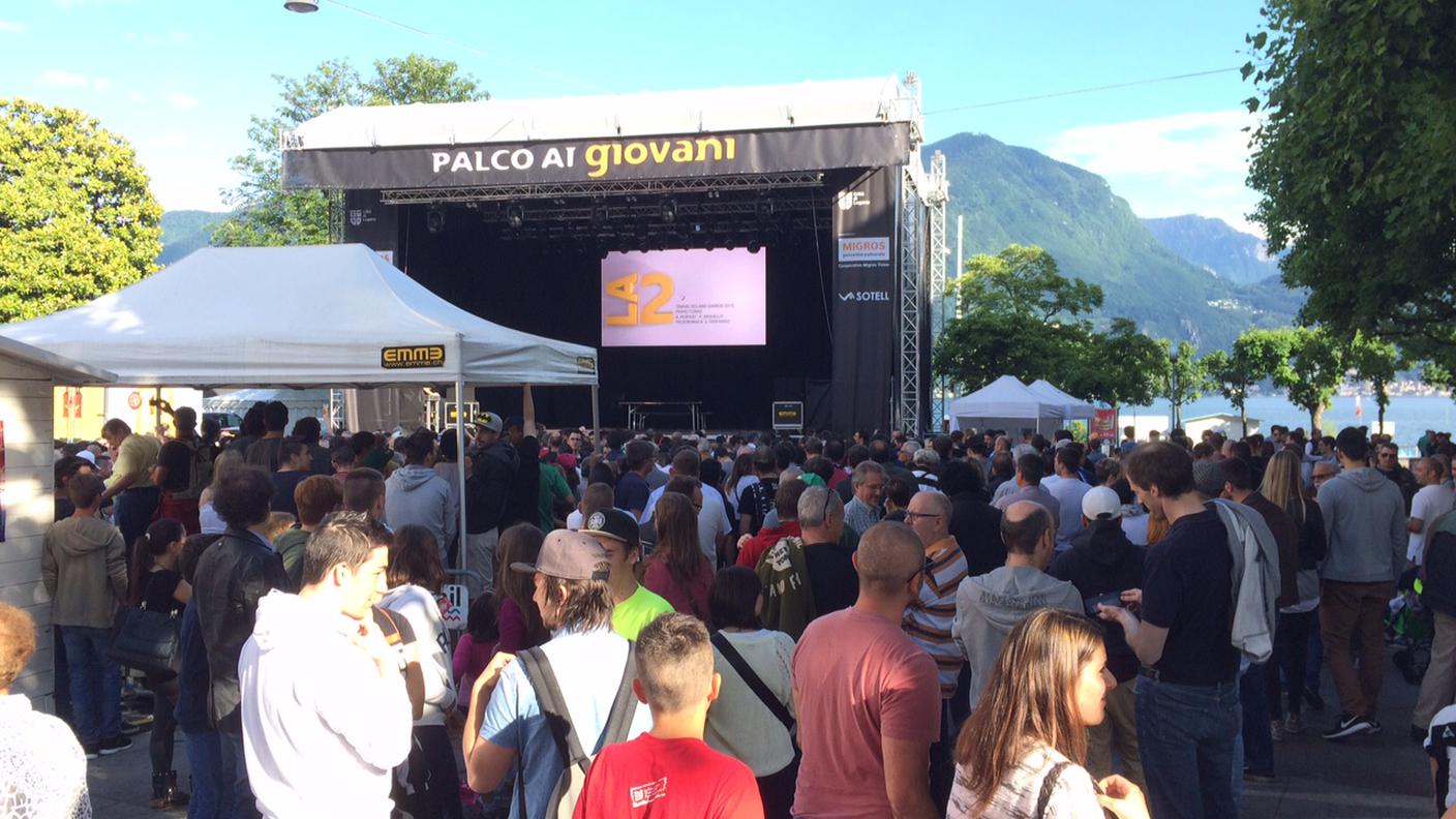 Piazza Manzoni invasa dai tifosi bianconeri