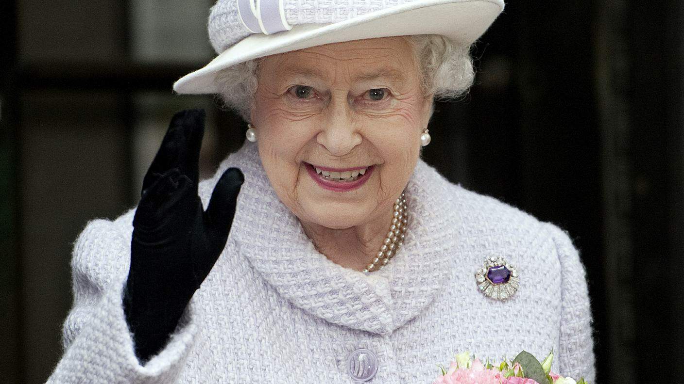 Secondo la tradizione, la regina legge il programma del Governo