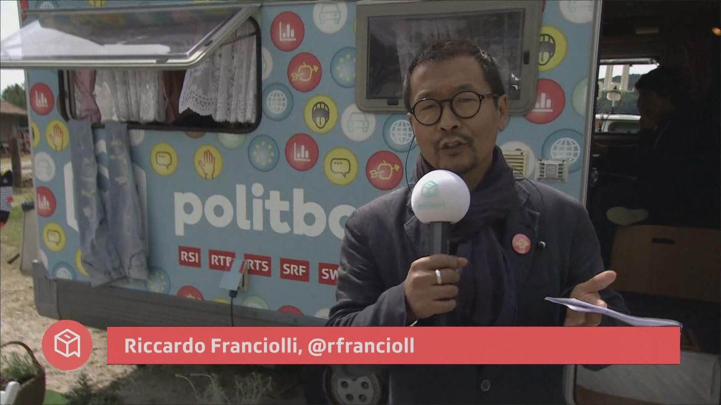 Riccardo Franciolli, giornalista RSI impegnato nell'operazione Politbox, durante la diretta streaming di sabato pomeriggio a Düdingen
