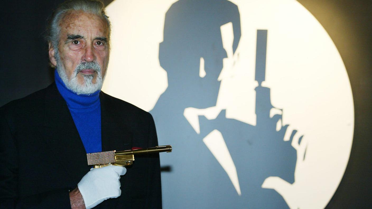 Celebre l'interpretazione di Lee come "uomo dalla pistola d'oro" nella serie di 007