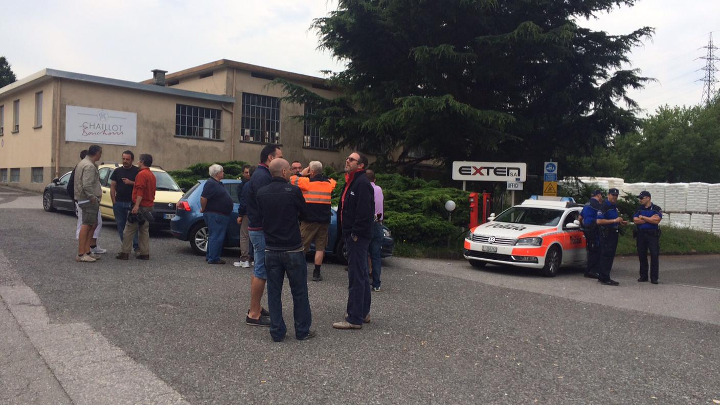 Gli scioperanti impediscono ai camion di passare