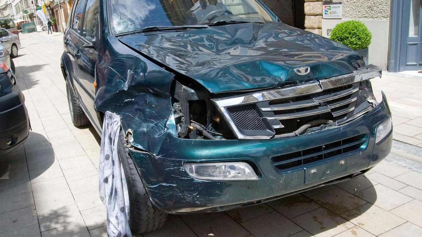 Il mezzo di grossa cilindrata che ha colpito i passanti