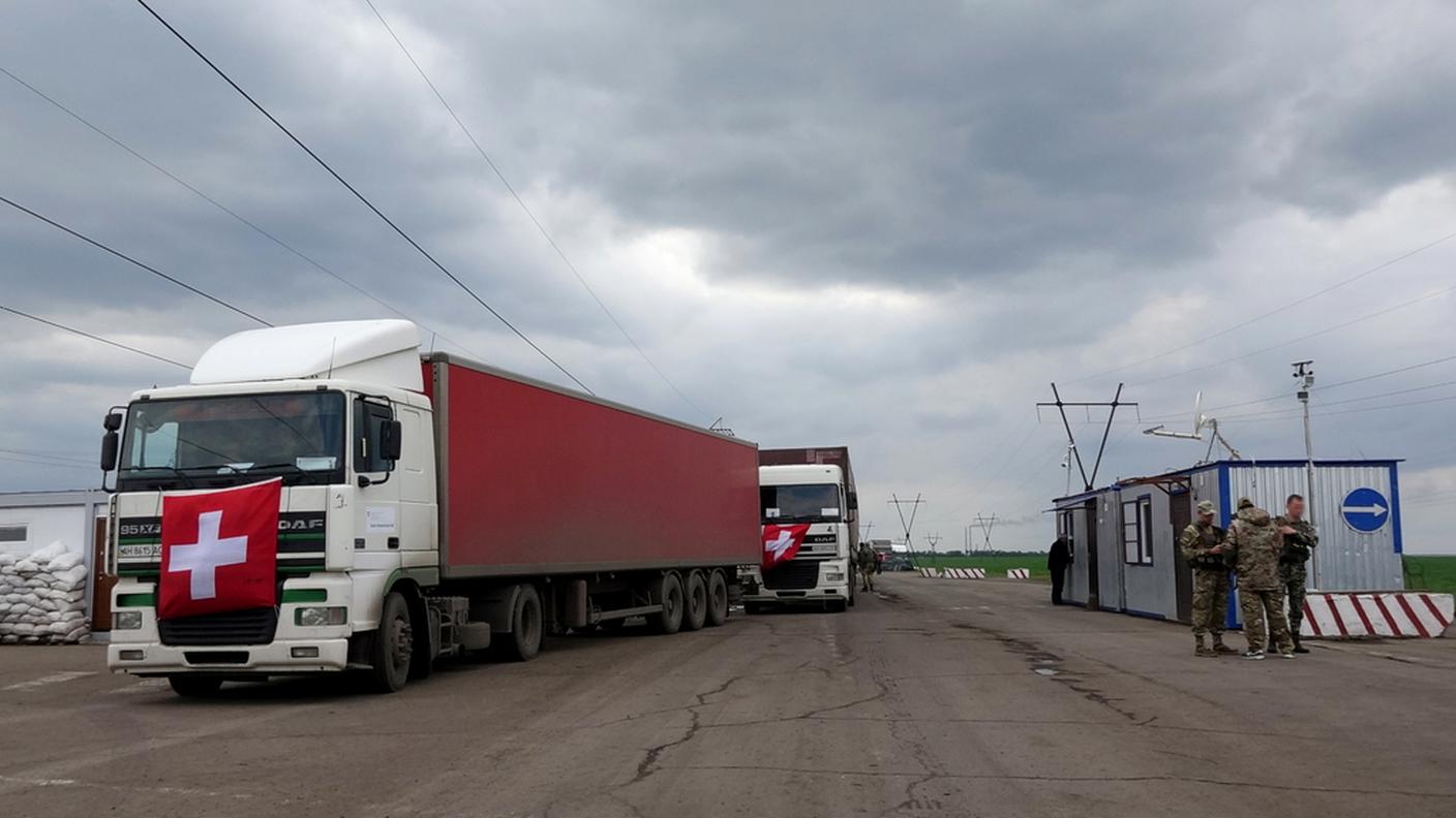 Quindici camion con circa 300 tonnellate di materiale