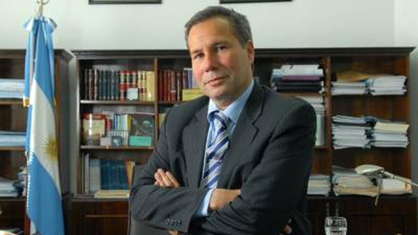 Nisman nel suo studio