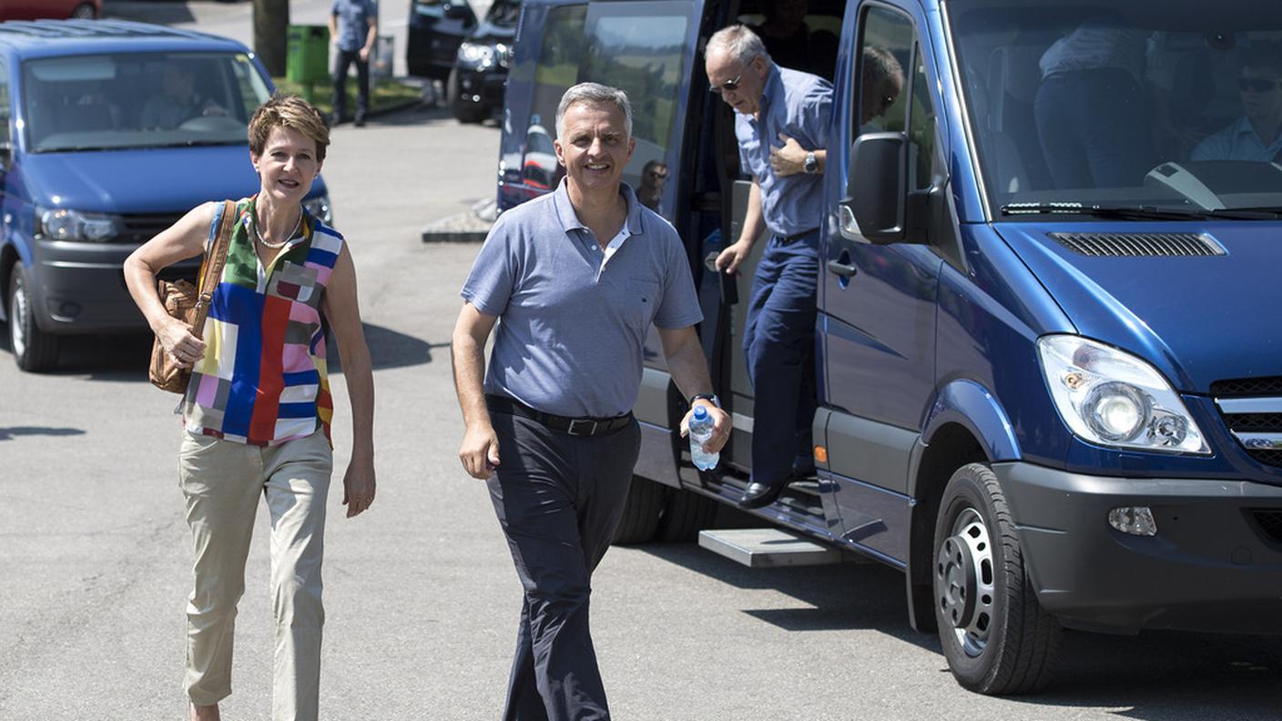 Sommaruga a fare gli onori di casa, qui con Burkhalter e sullo sfondo Schneider-Ammann