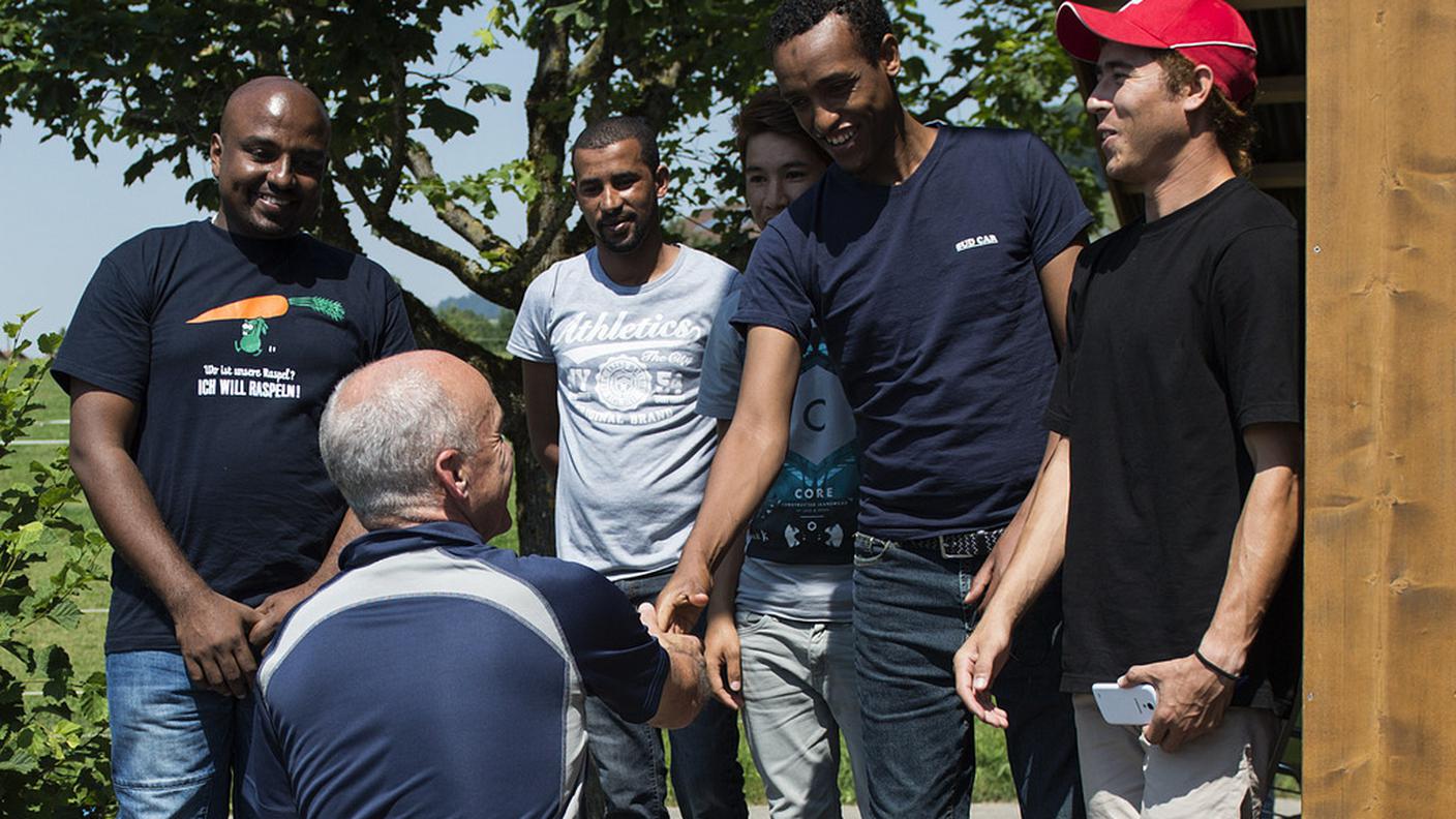 L'incontro di Ueli Maurer con alcuni richiedenti l'asilo a Riggisberg