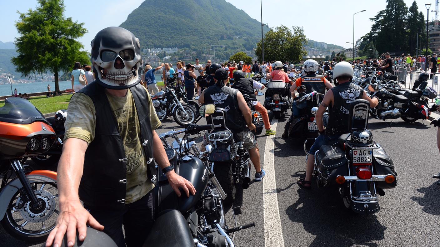 Tutti in sella per la sfilata